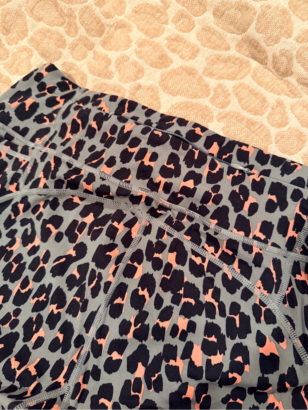 Sweaty Betty Leopard Print Active Leggings - Black & Pink - Picture 4 of 5